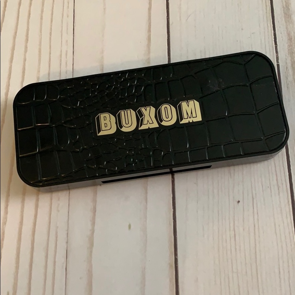 Buxom